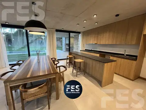 Casa en venta a estrenar con pileta en pinamar barrio pioneros 4 ambientes