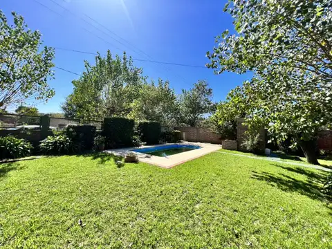 Casa 4 ambientes con 2 baños