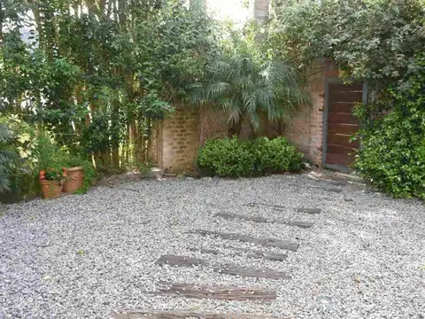 Casa en Alquiler con 2 cocheras