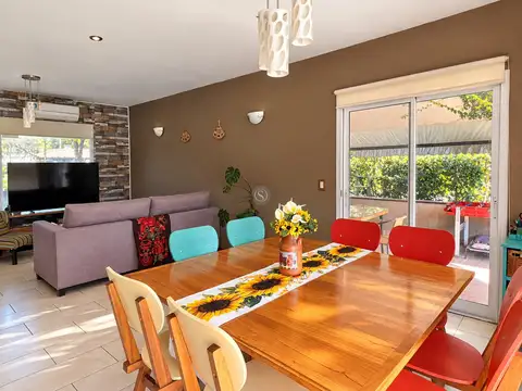 Casa 5 ambientes con 2 baños