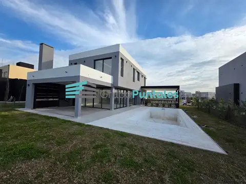 Casa en Venta en Countries y Barrios Cerrados en Esteban Echeverria, USD 380.000