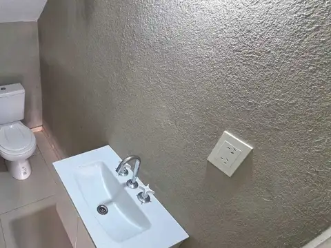 Casa 5 ambientes con 1 baño