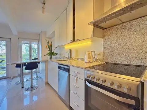 Alquiler Depto 2 Amb, Amoblado c/Balcón, John Kennedy al 2800, Palermo.