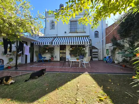 Casa en San Antonio De Padua + Depto 1er piso + Cochera cubierta
