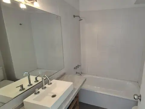 Av de los Lagos  al 3100