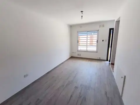 Venta Dúplex 4 AMB NUEVO cochera patio Hurlingham