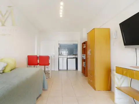 Avenida Hipólito Yrigoyen 1300