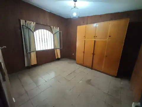 Casa 7 ambientes con 1 baño