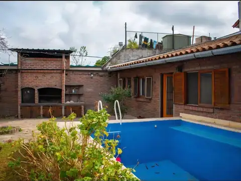 VENTA CASA CIUDAD EVITA 3 AMB COCHERA PILE Y DEPTO