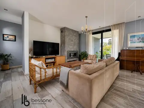 Casa 5 ambientes con 3 baños