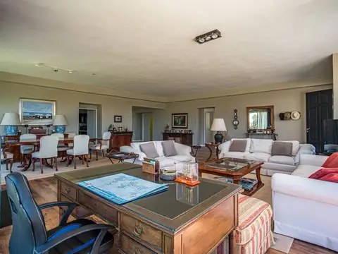Casa en venta de 4 suites en Las Garzas 200