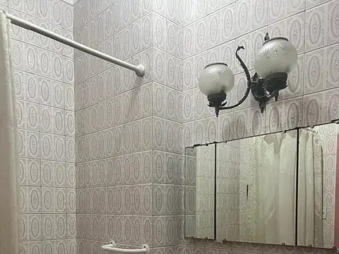 Casa 5 ambientes con 1 baño