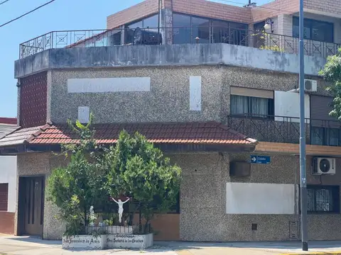 Casa en venta - 3 Dormitorios 2 Baños - Pompeya