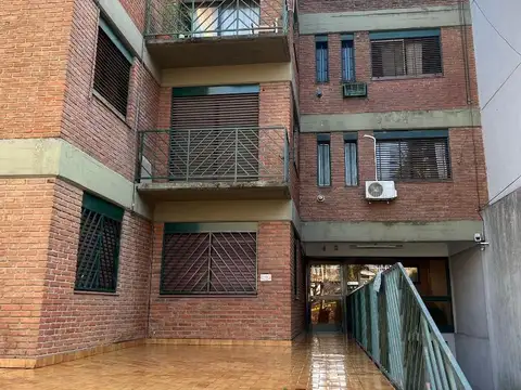 Departamento c/cochera en alquiler  Muy buena ubicación