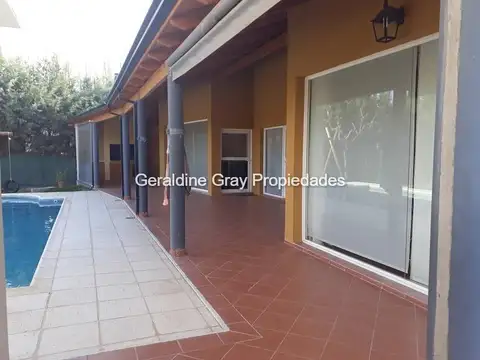 Casa en venta de 4 dormitorios con pileta en Plottier
