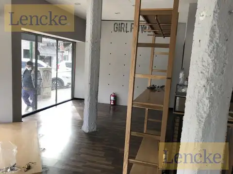Locales en block en venta en el centro de San Isidro, con renta, ideal inversores