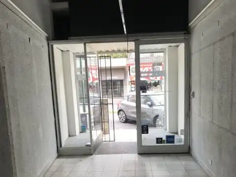 Locales en block en venta en el centro de San Isidro, con renta, ideal inversores