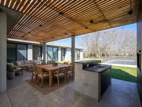 Casa 4 ambientes con 2 baños