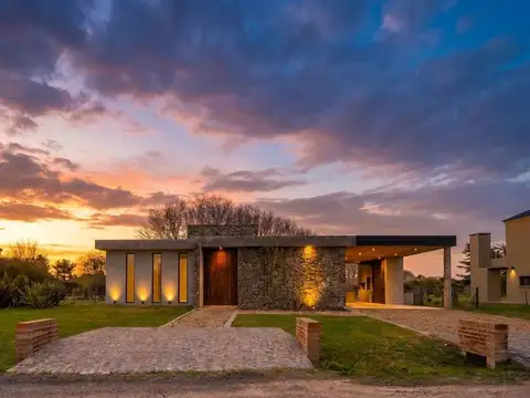 CASA EN VENTA 4 AMB HARAS SAN PABLO ACEPTA PERMUTA