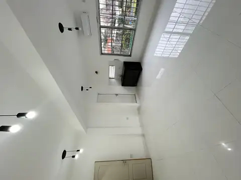 Rio Diamante 1200, Piso 1