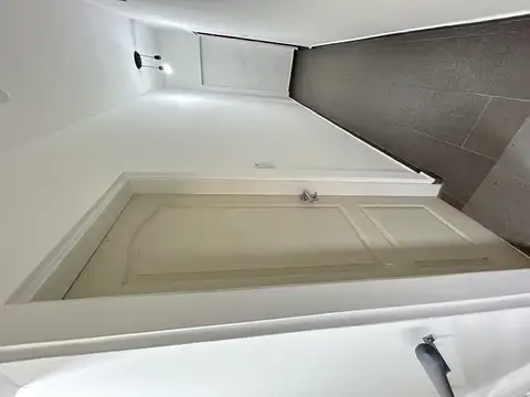 Rio Diamante 1200, Piso 1