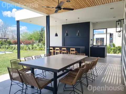 Casa en Alquiler Temporal con 6 cocheras