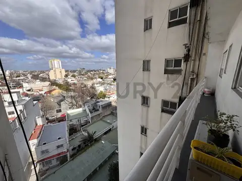 VENTA DEPARTAMENTO 3 AMBIENTES PARQUE CHACABUCO CON BALCON-A 2 CUADRAS DEL PARQU