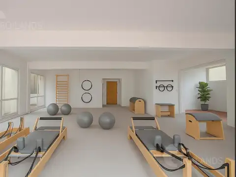 OPORTUNIDAD VENTA OFICINA/ LOCAL COMERCIAL CON PATIO EN GALERIA BARRIO FLORES