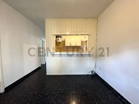 Casa 6 ambientes con 2 baños