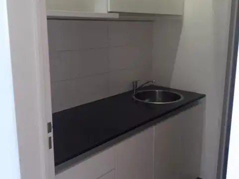 Oficina 4 ambientes con 1 baño