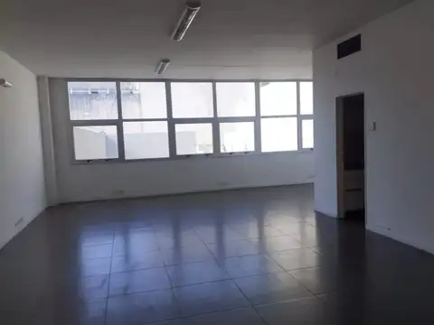 Oficina 4 ambientes con 1 baño