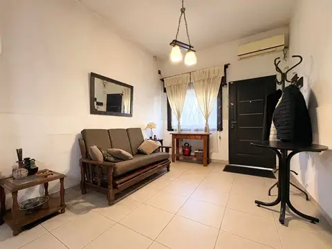 Casa 3 Ambientes Venta Caseros Cochera y Parque