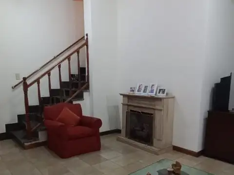 Casa 5 ambientes con 1 baño