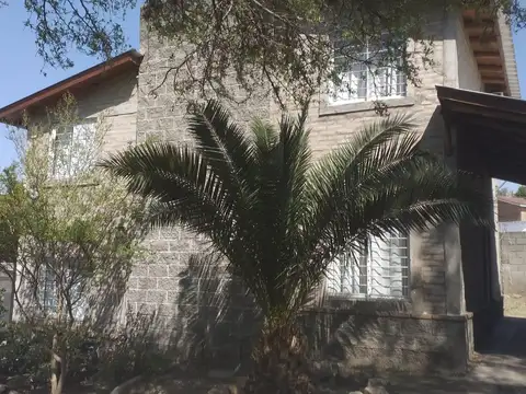 DOS DUPLEX DE 70m2 cub CADA UNO, SOBRE TERRENO PROPIO DE 650m2, UNIDADES EN EXCELENTE ESTADO