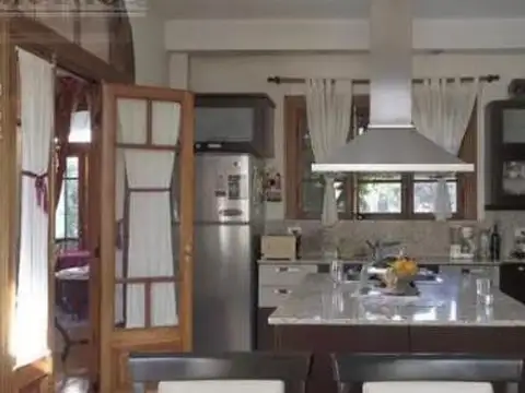 Casa 6 ambientes con 3 baños