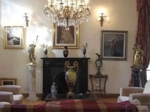 Casa en Alquiler con 2 cocheras