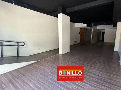 Local en ALQUILER sobre Av Mosconi. 4.80 x 19,70 m