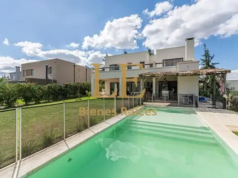 VENTA CASA EN EL NAUDIR