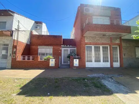 VENTA  CASA 4 AMB CASEROS CON DPTO AUXILIAR