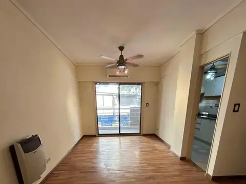 3 Ambientes – Al Frente – Balcon – Cochera Cubierta