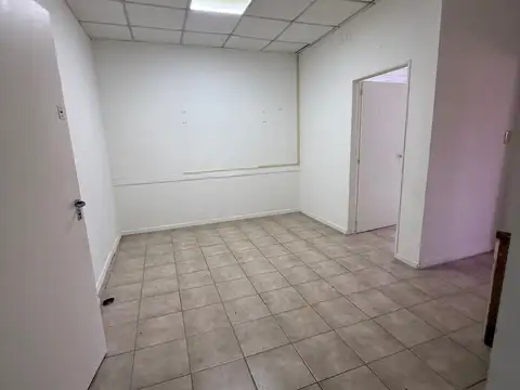 Oficina 4 ambientes con 1 baño