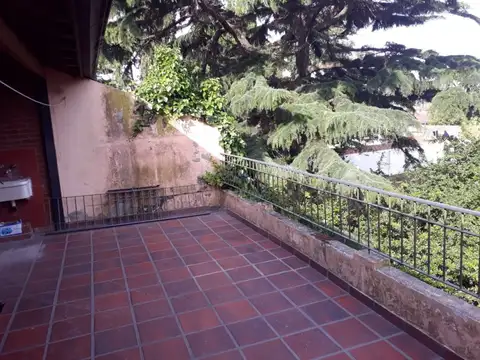 Av. Della Paolera 900