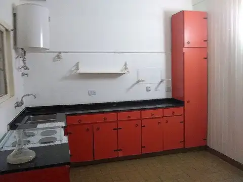 3 AMB. PLANTA BAJA. FRENTE. PATIO.  2 BAÑOS. COCINA COMEDOR. DOS ENTRADAS.