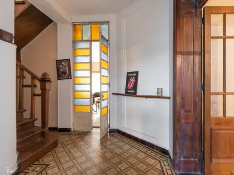 Casa 7 ambientes con 2 baños