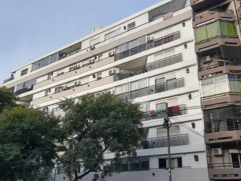 DEPARTAMENTO DE 2 AMBIENTES CON  BALCÓN   AMPLIO Y LUMINOSO 
