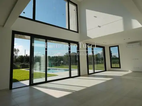 Casa 5 ambientes con 4 baños