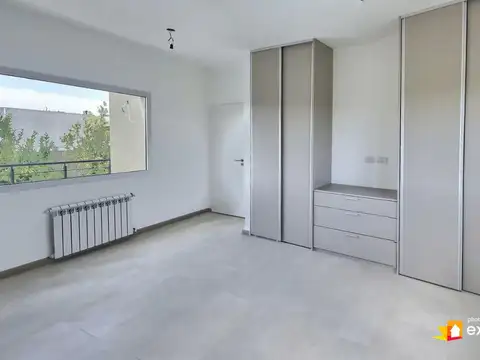 Casa en Venta con 4 cocheras