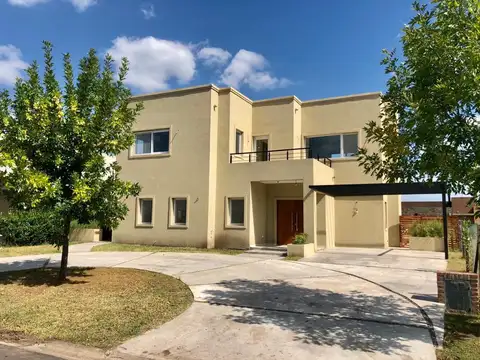 DIVINA CASA DE DISEÑO EN  EL CANTÓN -PUERTO