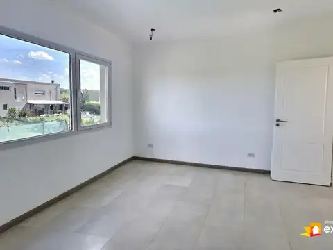 Casa 7 ambientes con 4 baños