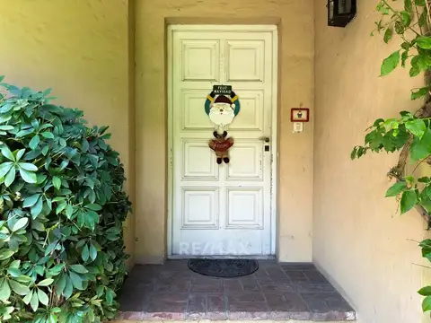 Casa 7 ambientes con 4 baños